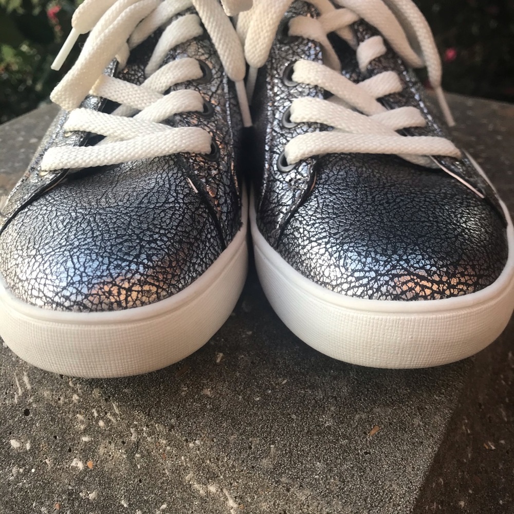 Naturalizer Metallic Crackle Morrison Sneakers - Picture 9 of 12